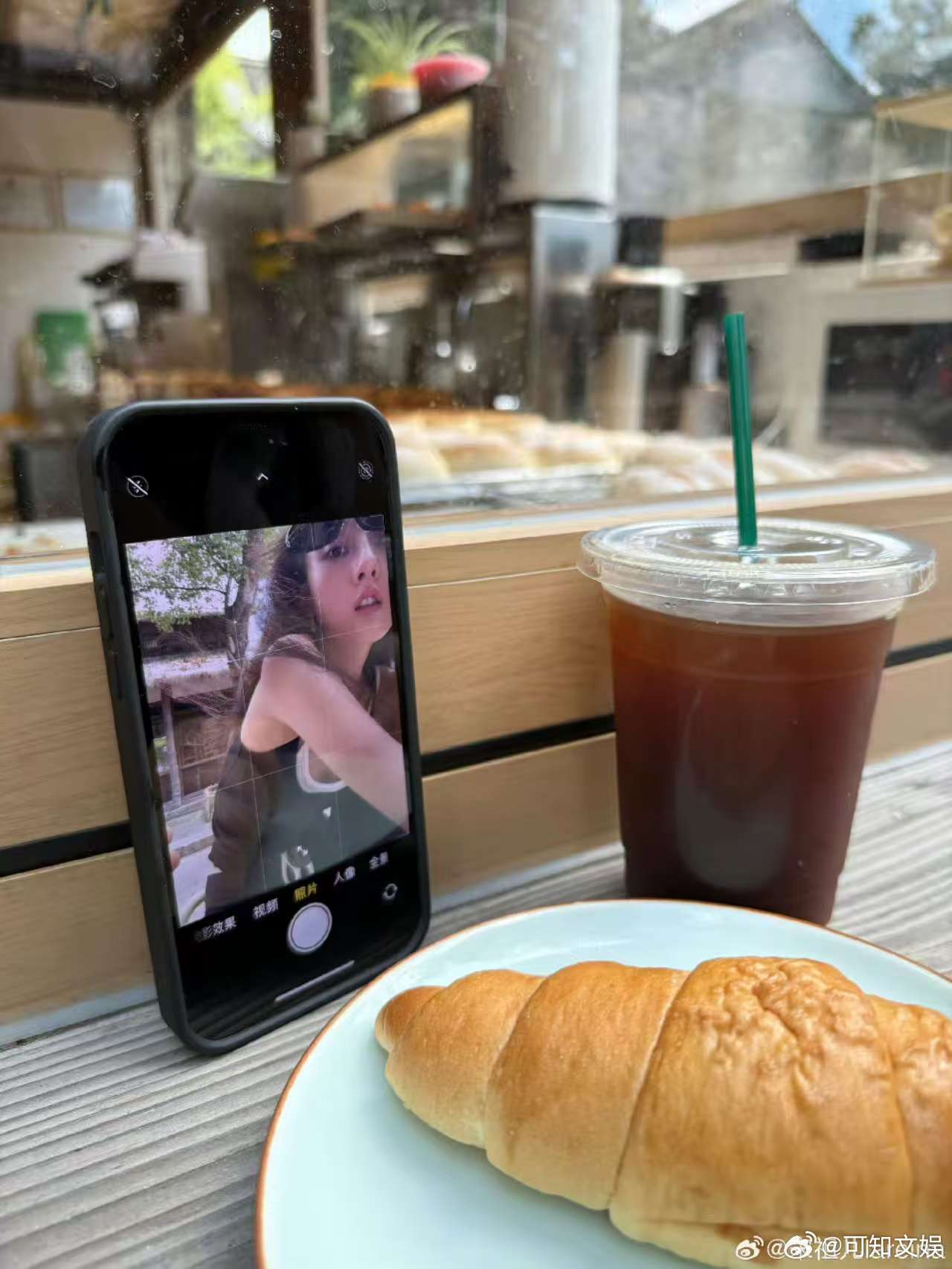 宋祖儿咖啡店plog宋祖儿自拍视角宋祖儿自拍视角，好美， ​​​