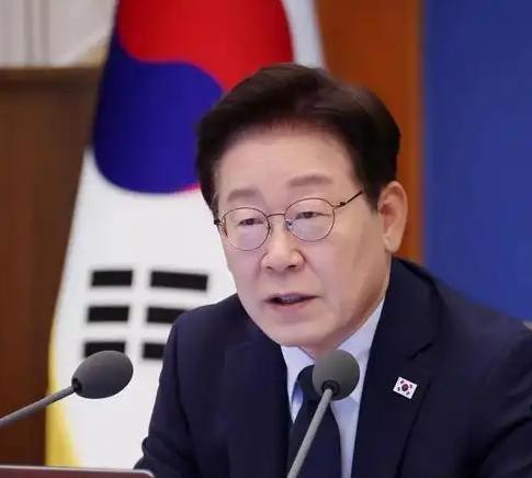 韩国总统李在明今日发文宣布："应北约秘书长马克·吕特先生邀请，我将前往土耳其出席
