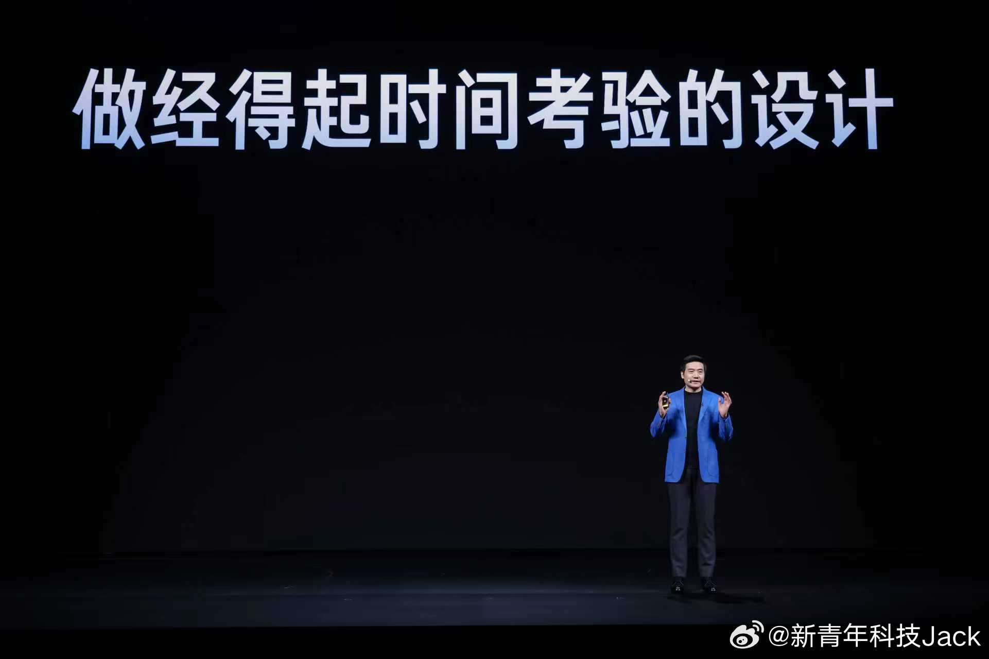 人民网点赞，这次小米新SU7真又排面上了，创新实力，成就从容底气这句话说的真好。