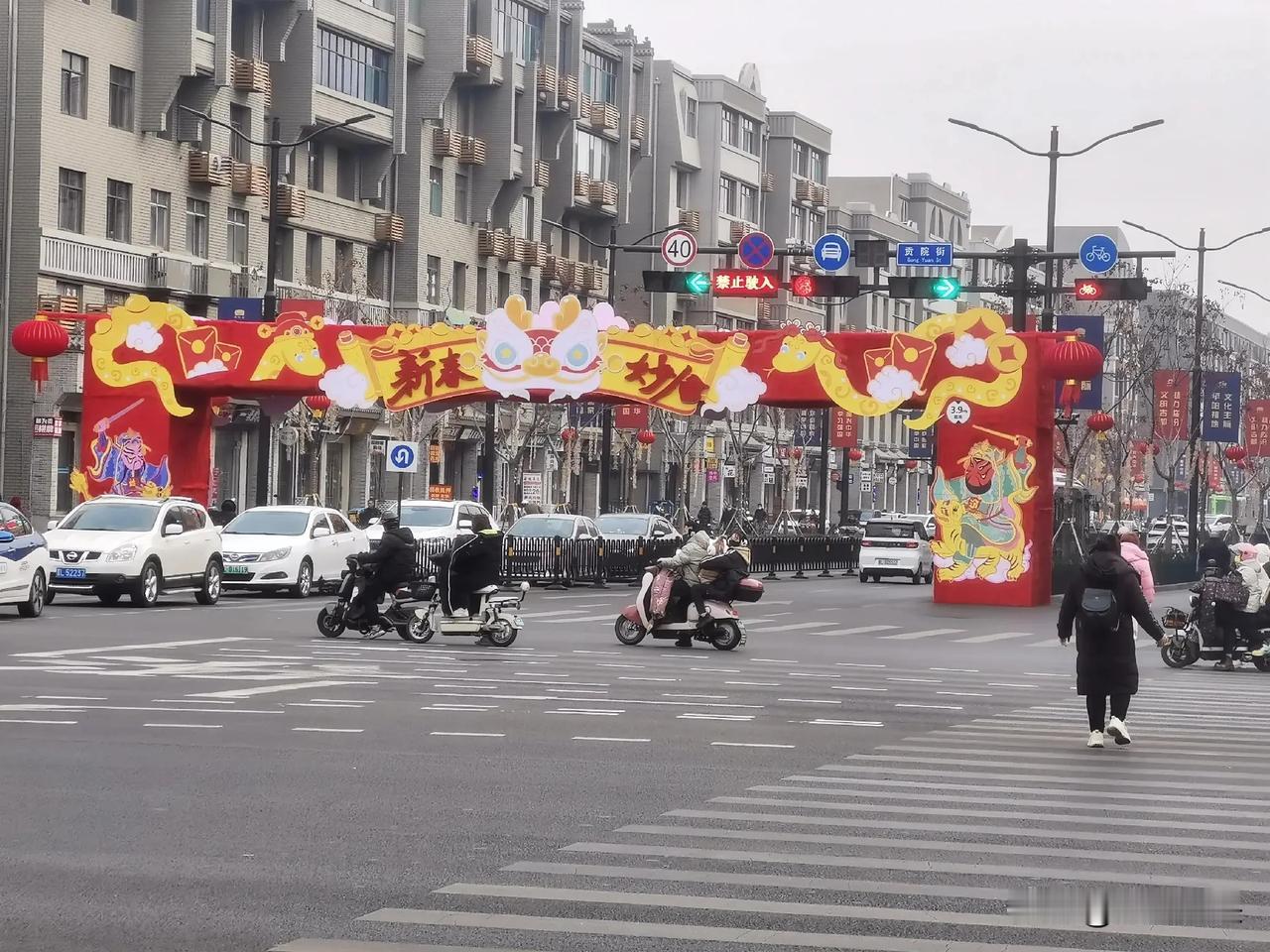 贡院街和尧庙，过年你会去哪里？一边充满文化艺术气息，一边满是油炸的气息！