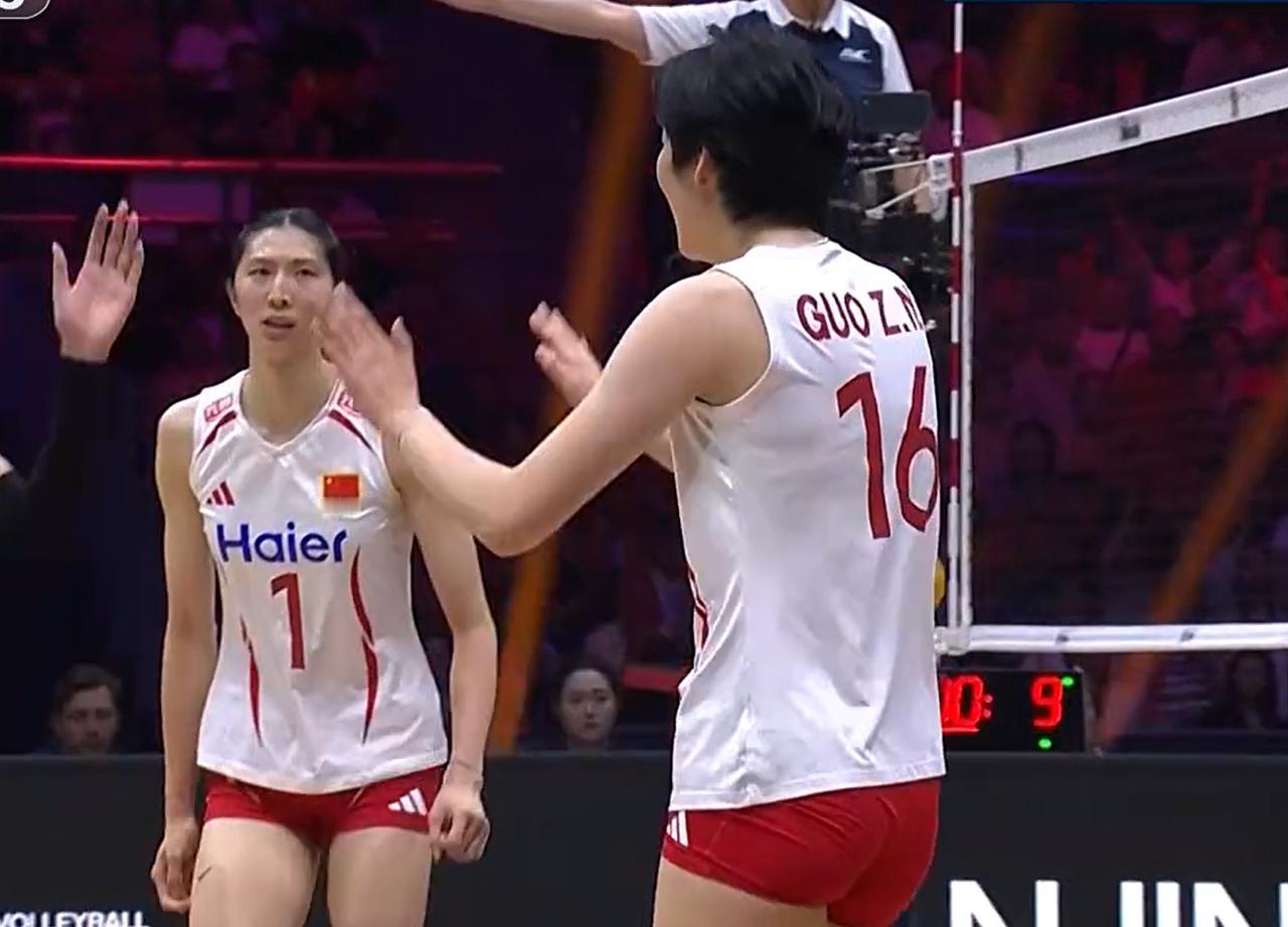 吴梦洁意外受伤，让人担忧！
2026年女排亚锦赛决赛激战正酣，中国女排和泰国女排
