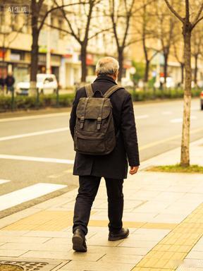 有位社会观察家说：
银行实际上有四大不为人知的讽刺
用征信门槛挡住了真正守信用的