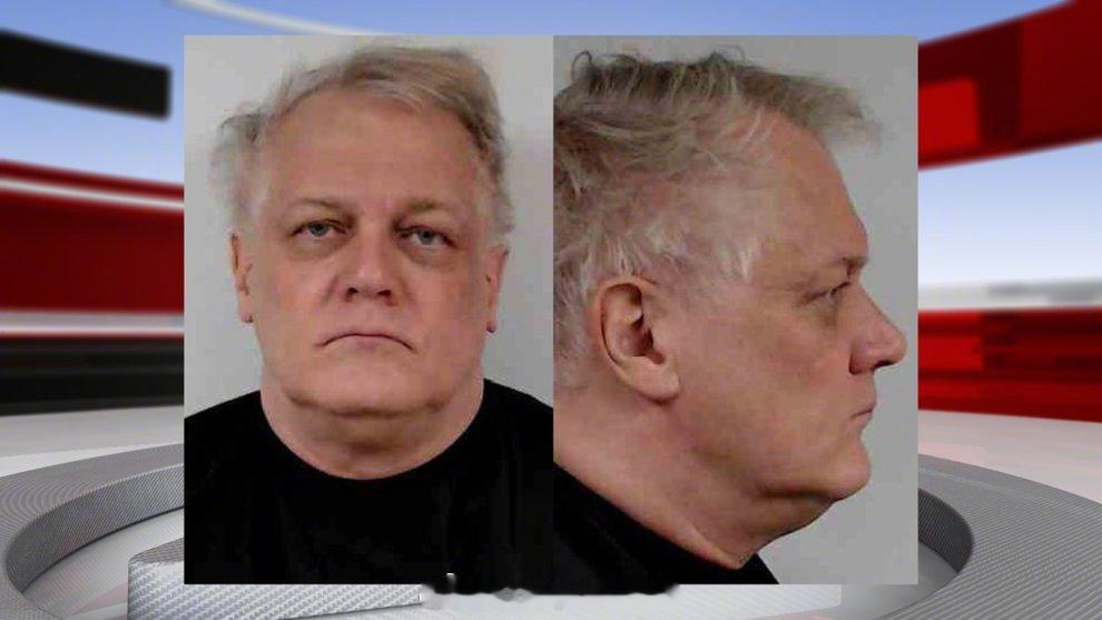 烽火问鼎计划 突发新闻：美国联邦调查局刚刚逮捕了一名曾在北京训练中国战斗机飞行员