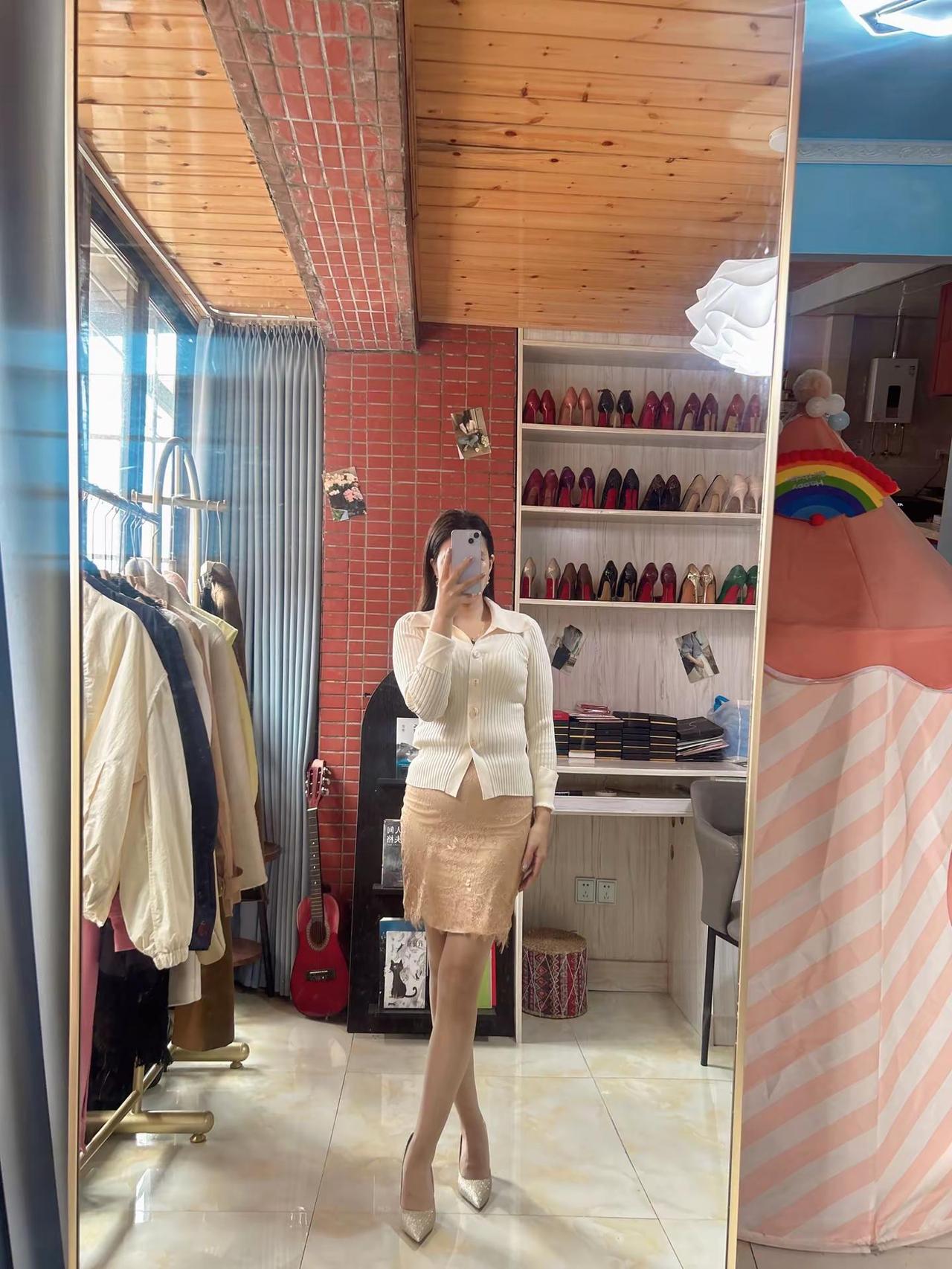 短短一生，爱上什么也不为过，放弃什么也不算错今日分享 包臀裙微胖