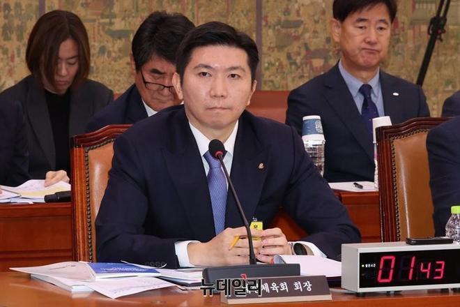 柳承敏涉嫌受贿2亿韩元韩奥委会主席涉嫌受贿2亿韩元据韩联社报道，韩国首尔地方警察