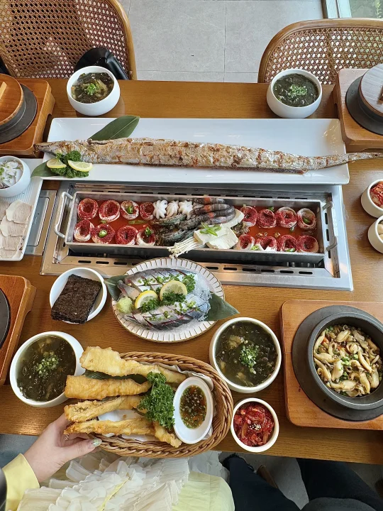 济州岛🇰🇷君悦附近坠好吃的炖带鱼……
