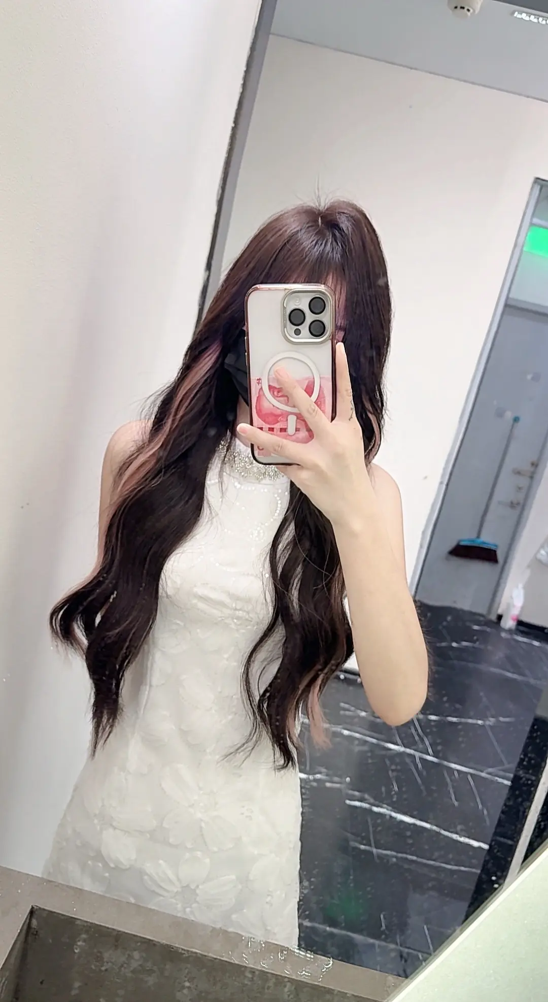 你不需要活成别人期待的样子，你只需要活成自己。