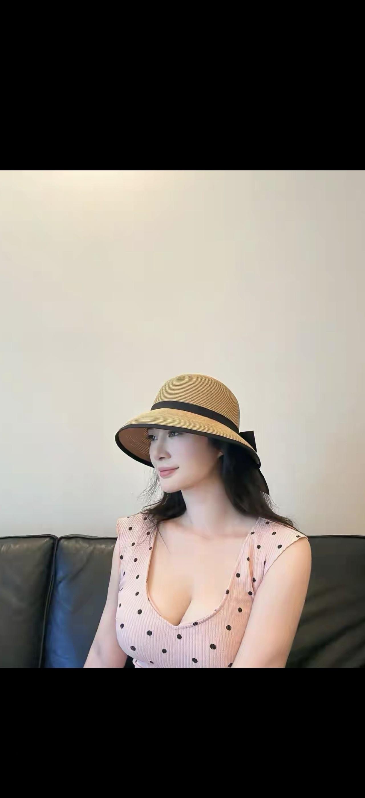 轻纱薄衫，日暖风和。
