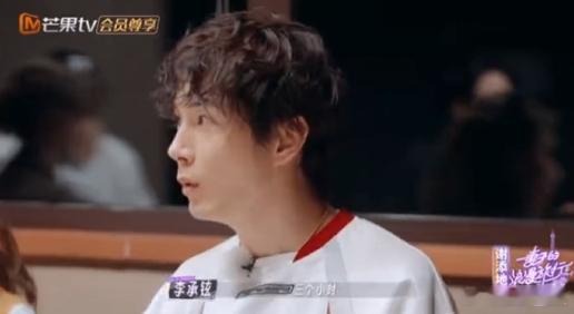 李承铉不理解女生花三个小时做指甲妻子的浪漫旅行戚薇的美甲流程对李承铉来说早已不再