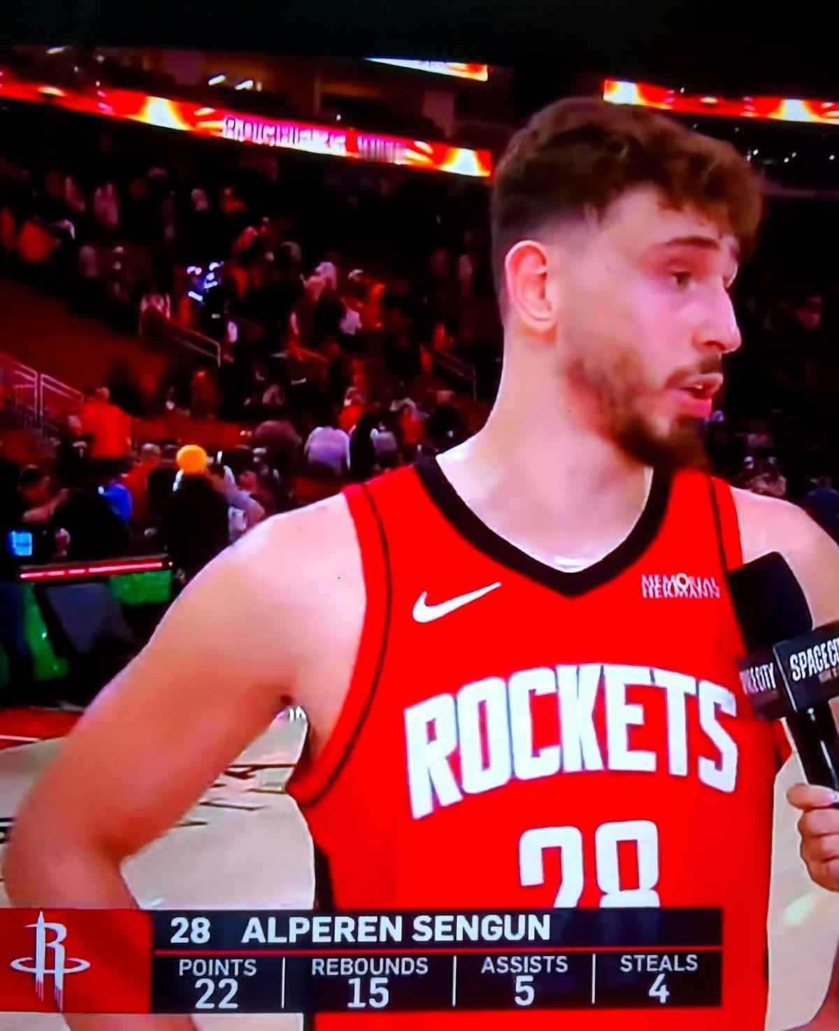 别再说火箭只会乱跑了。
他们悄悄干了件狠事：把对手的快攻，从自家后花园，锁成了收