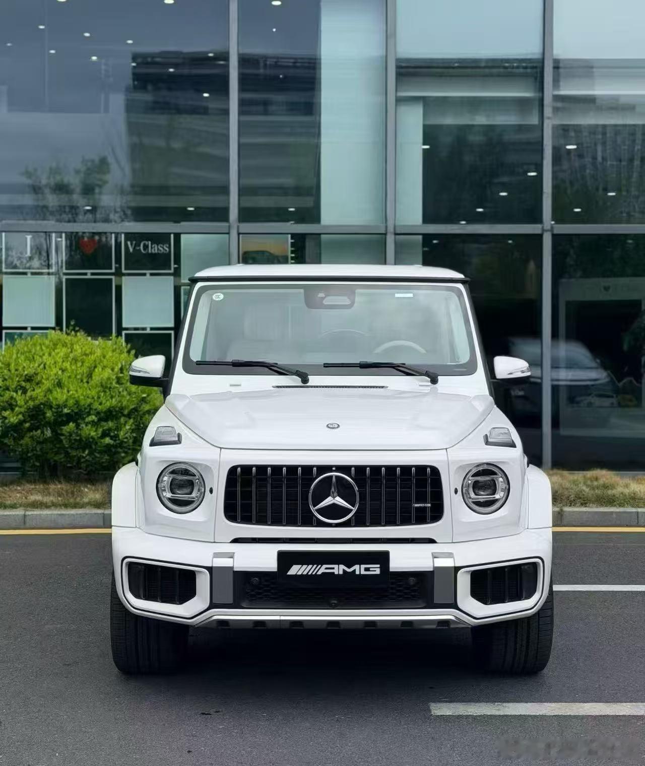 奔驰 G63 白米808 【厂家拍卖车，1130km】+米色安全带6000+菱形