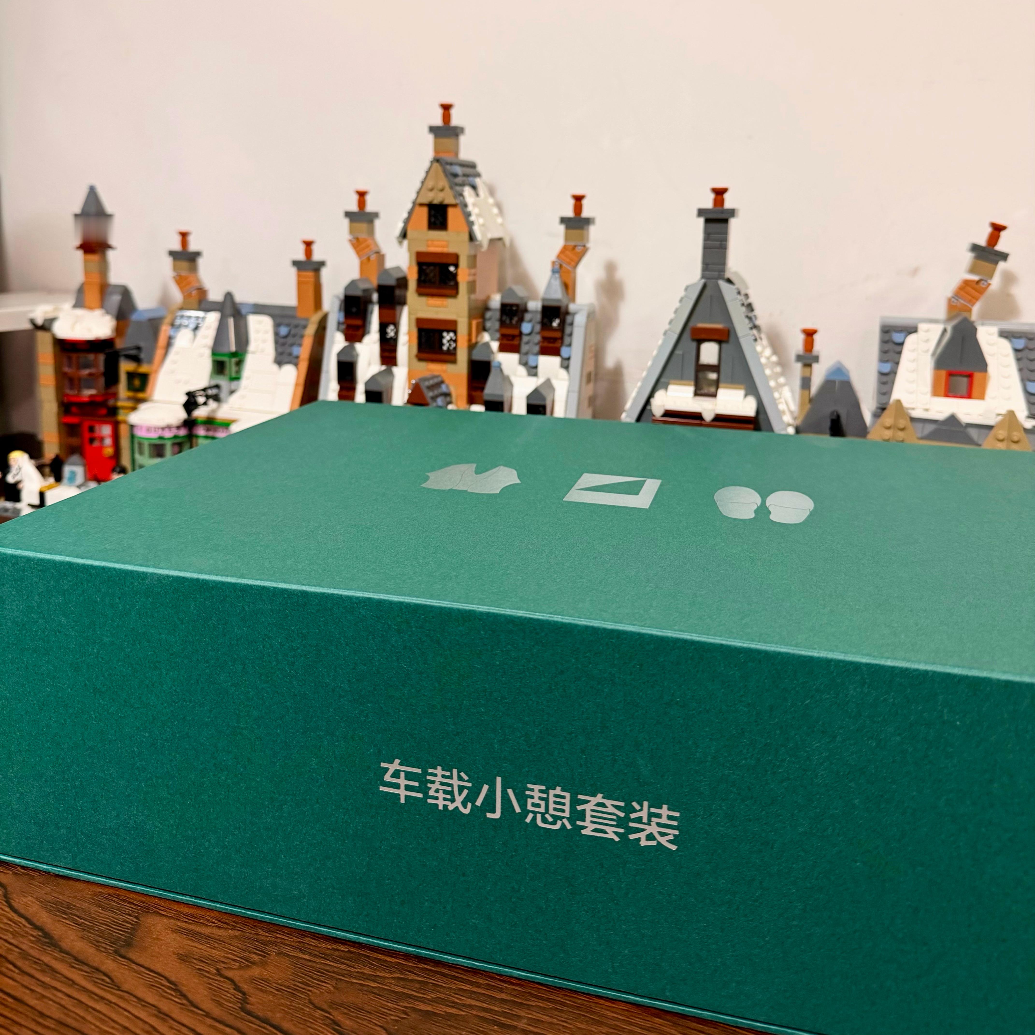 理想汽车的中秋礼盒毛绒绒的手感真不错，今儿自驾游正好可以用上。 ​​​