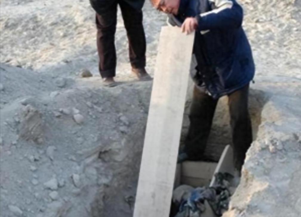 2009年初，新疆火焰山惊现五具干尸，瞬间震惊众人。

谁也想不到，这片以酷热闻