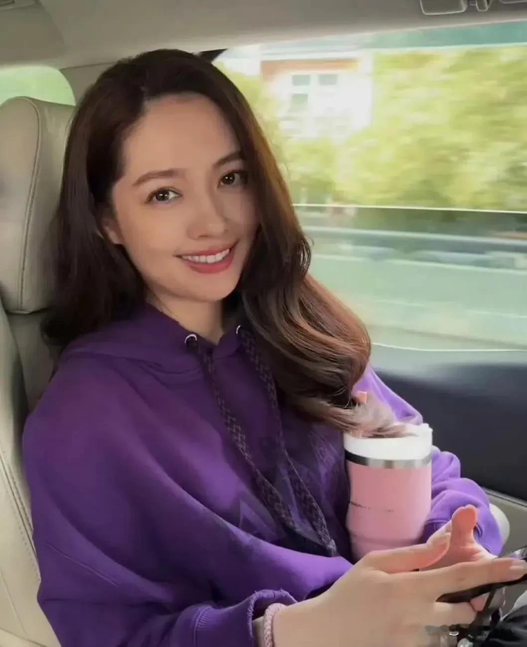 看郭碧婷就明白有背景的人走哪里都吃香了吧！感觉她干啥都松弛感强，不挣不抢型的人，