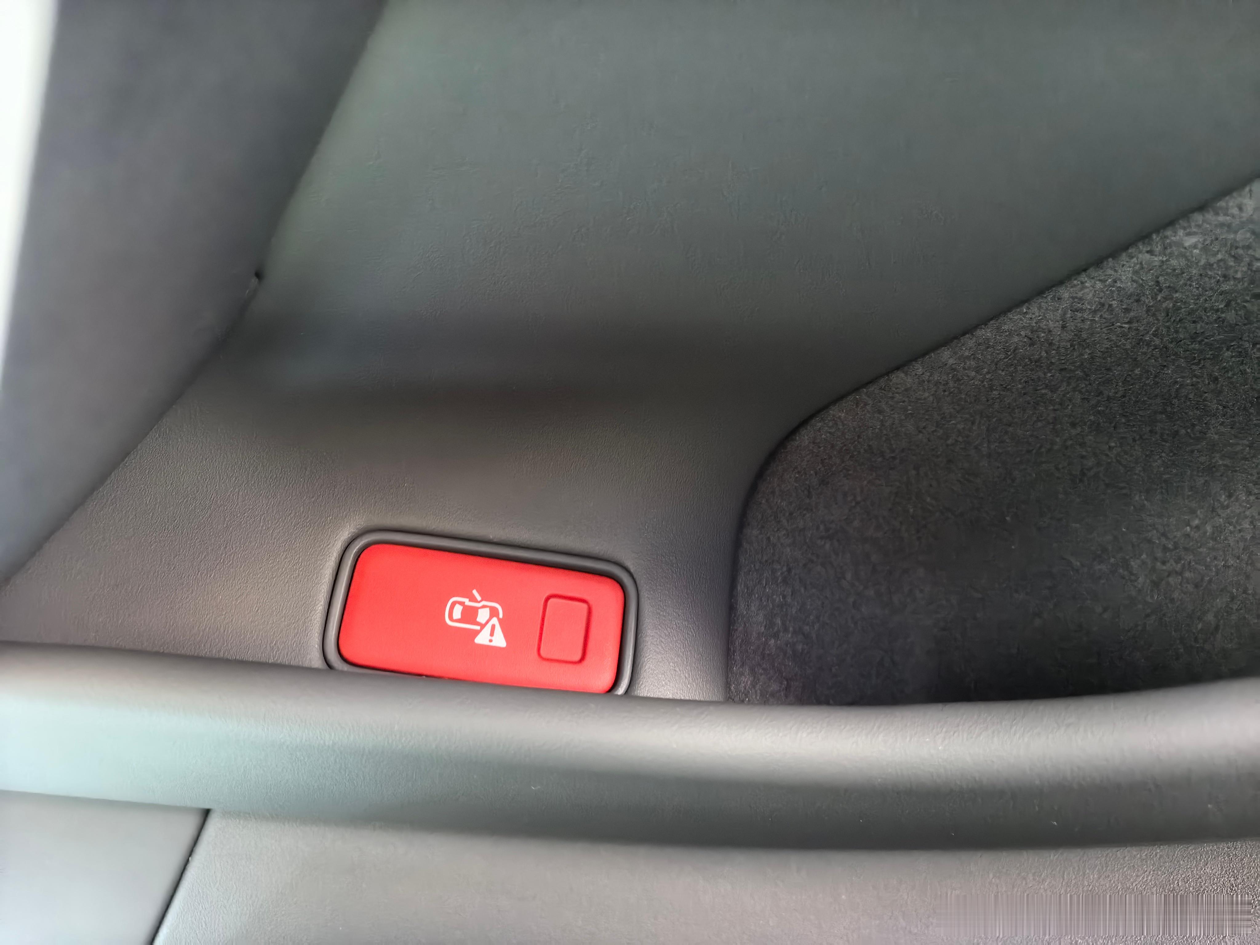 最近体验了金标大众的与众08，我觉得这是一款六边形战士，真正的智能网联电动车，整