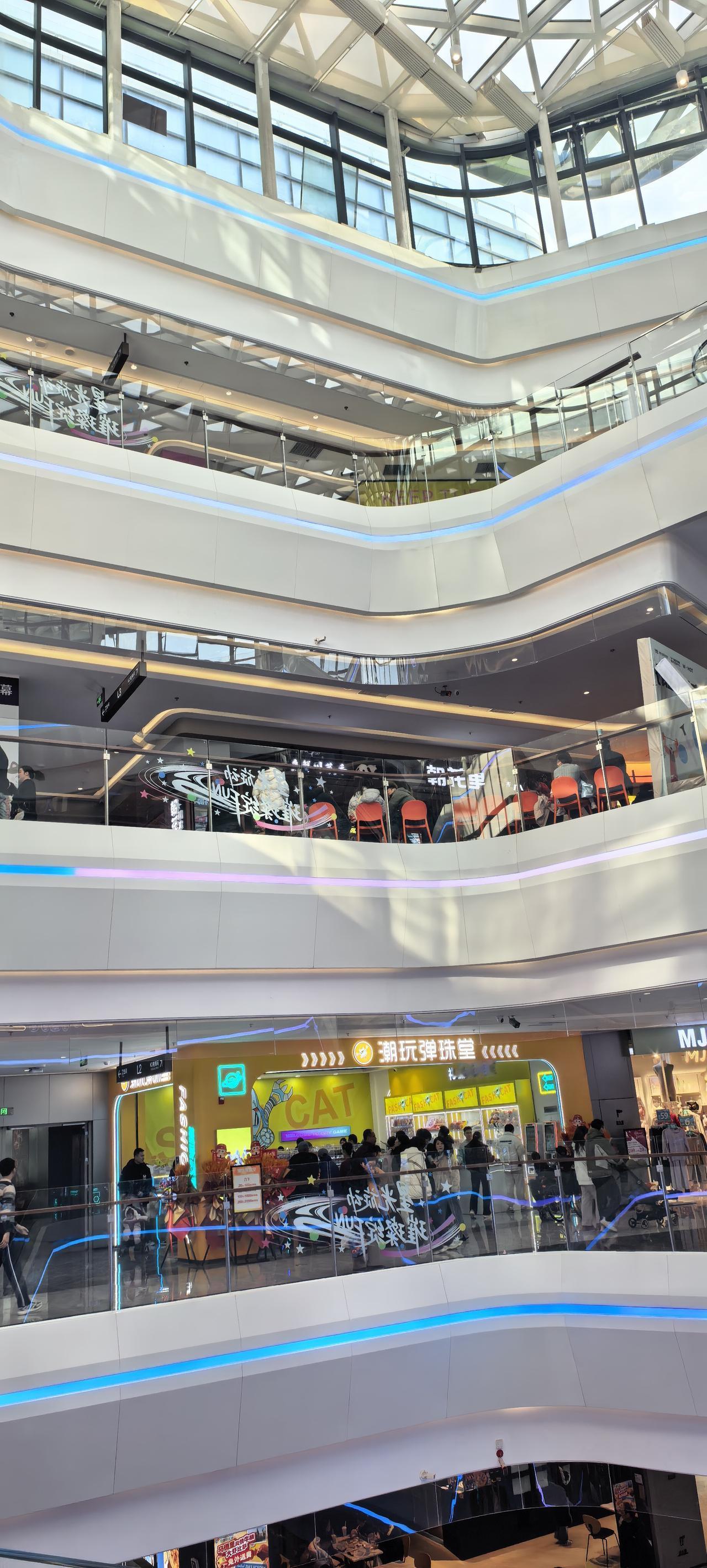 新开业的航天城星璇广场，绝对是航天消费顶流。可见航天人不是没有消费能力，而是太缺