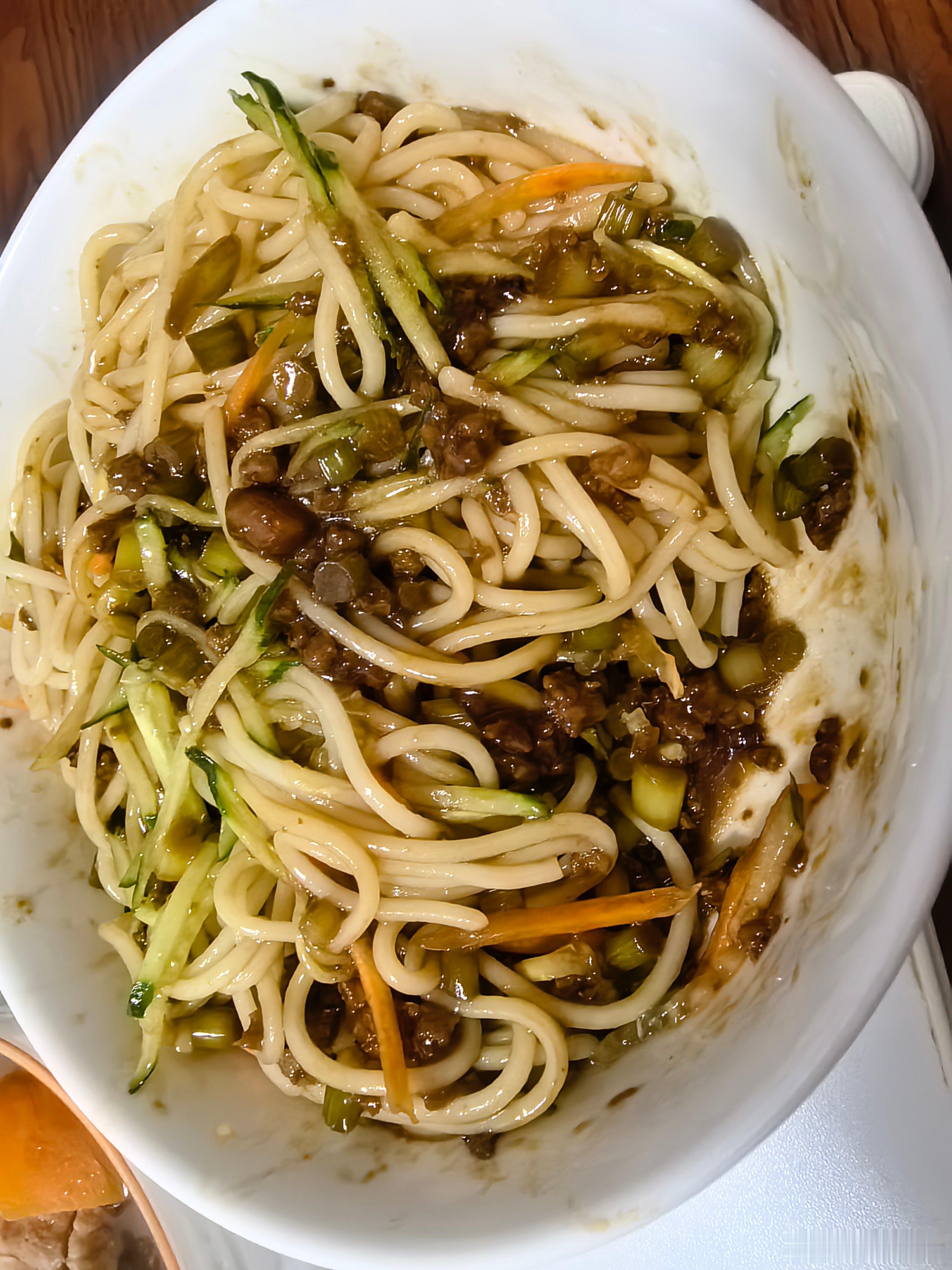 煲个汤，炒个菜，再拌个杂酱面生活不易，且吃且珍惜 