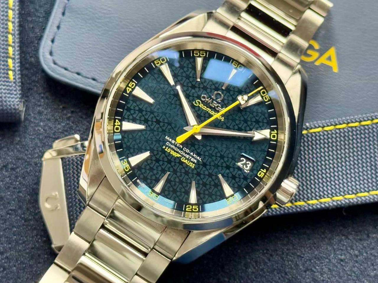 【月薪一万戴什么腕表？】月薪一万，咬咬牙应该拿下人生第一块奢表了？那么欧米茄和万