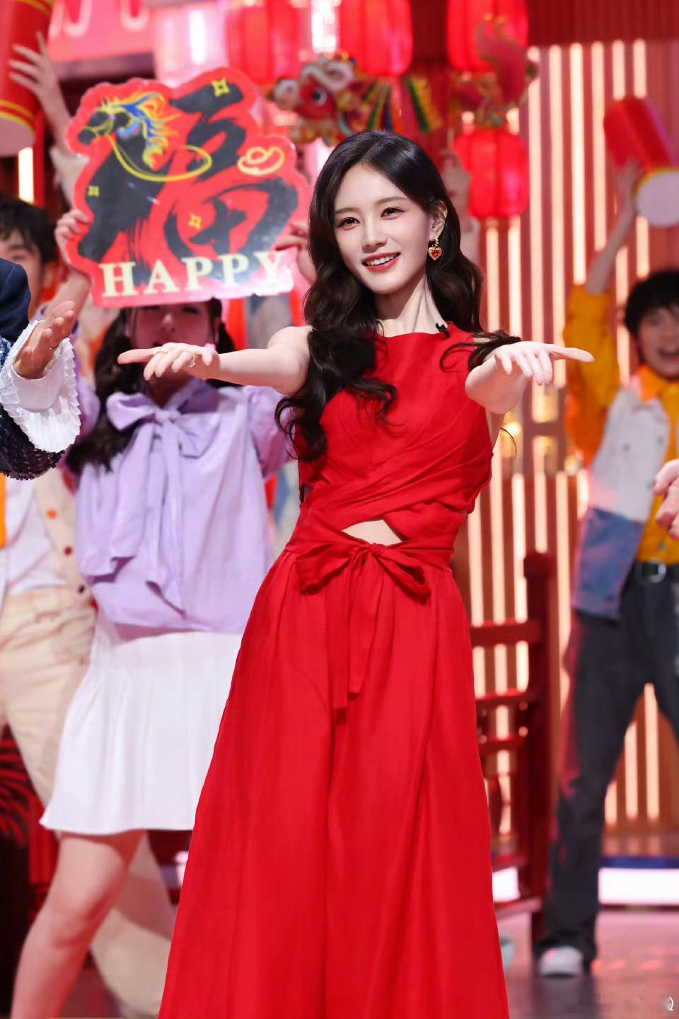 李一桐刘宇新年领舞直拍被李一桐、刘宇的新年领舞直拍狠狠拿捏!活力俏皮的舞蹈让人看