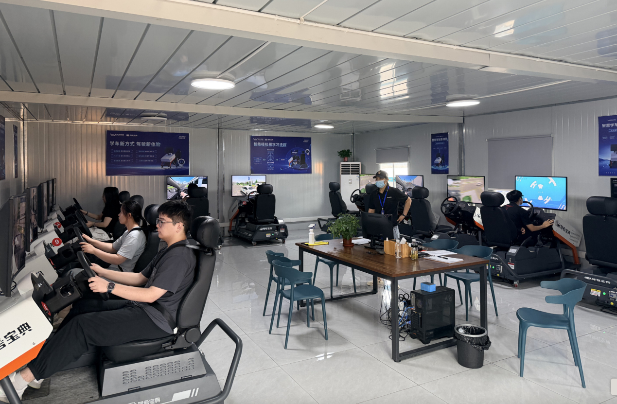 驾培行业洗牌加速！新国标落地，智能模拟器成驾校降本增收“最优解”。AI教学实时分