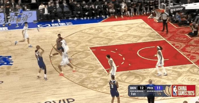 布克投篮真准啊，不知不觉也是10年老将。nba中国赛2025新赛季篮不住 ​​​