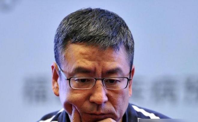 白岩松56岁，经历重度抑郁，曾主持北京奥运会。从小在内蒙古长大，母亲坚持让他读书