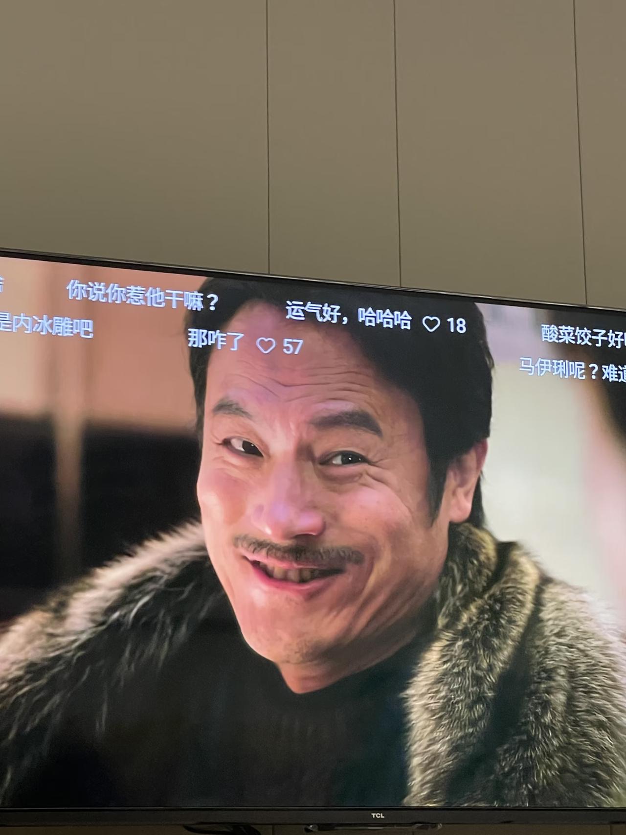 《余红旧事》前4集，
第四个下线的人，
就是耿乐演的赵长友，感觉领盒饭太早了，他