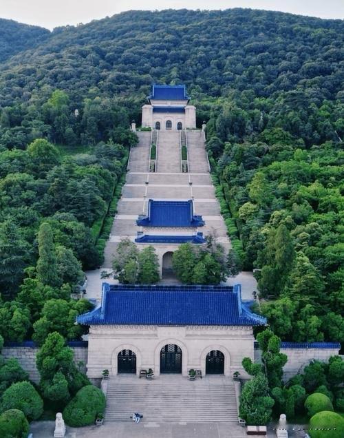 探秘古寺，静享自然，心旷神怡。