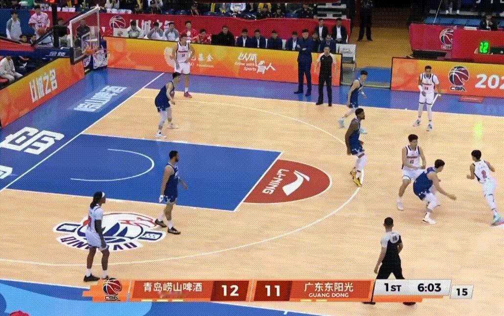 王洪泽好球！一上来连拿7分啊，在王少杰光速两犯的情况下，年轻人临危受命打得真不错