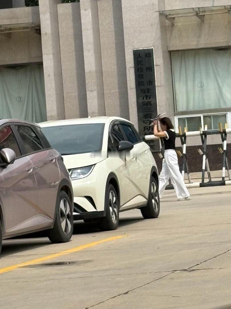 周四下午会见完（P1是同行在看守所看到我随手拍的），本来想去健身，明显感觉身体不