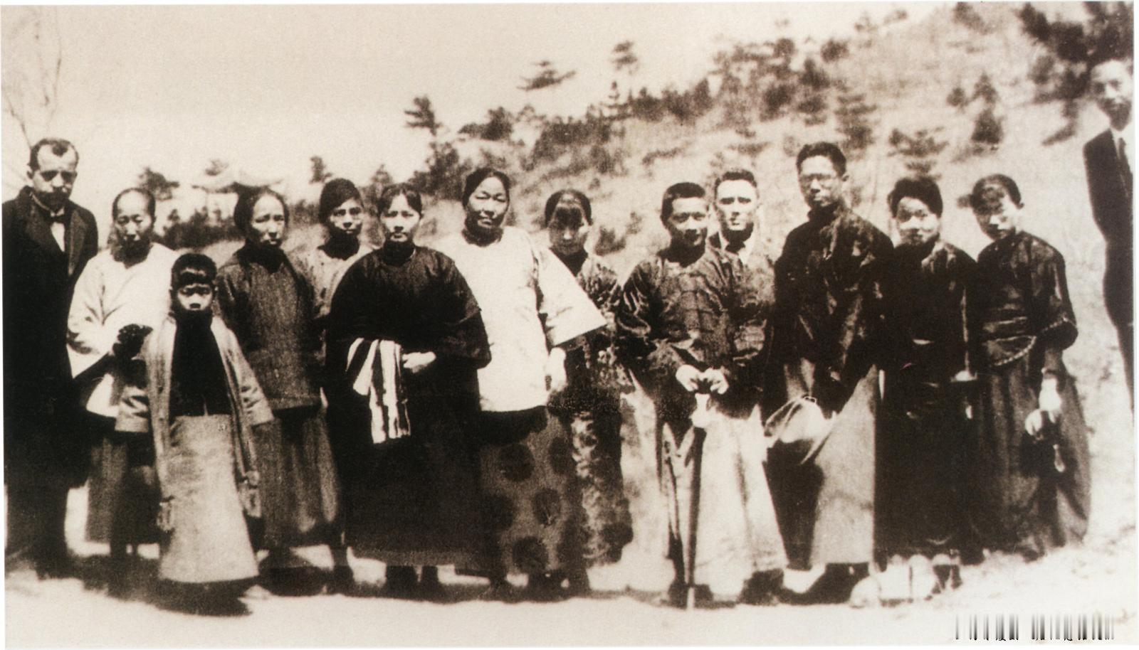 庞青城为了反清革命捐出巨款。1875年，庞青城出生在浙江省湖州府乌程县南浔镇东大