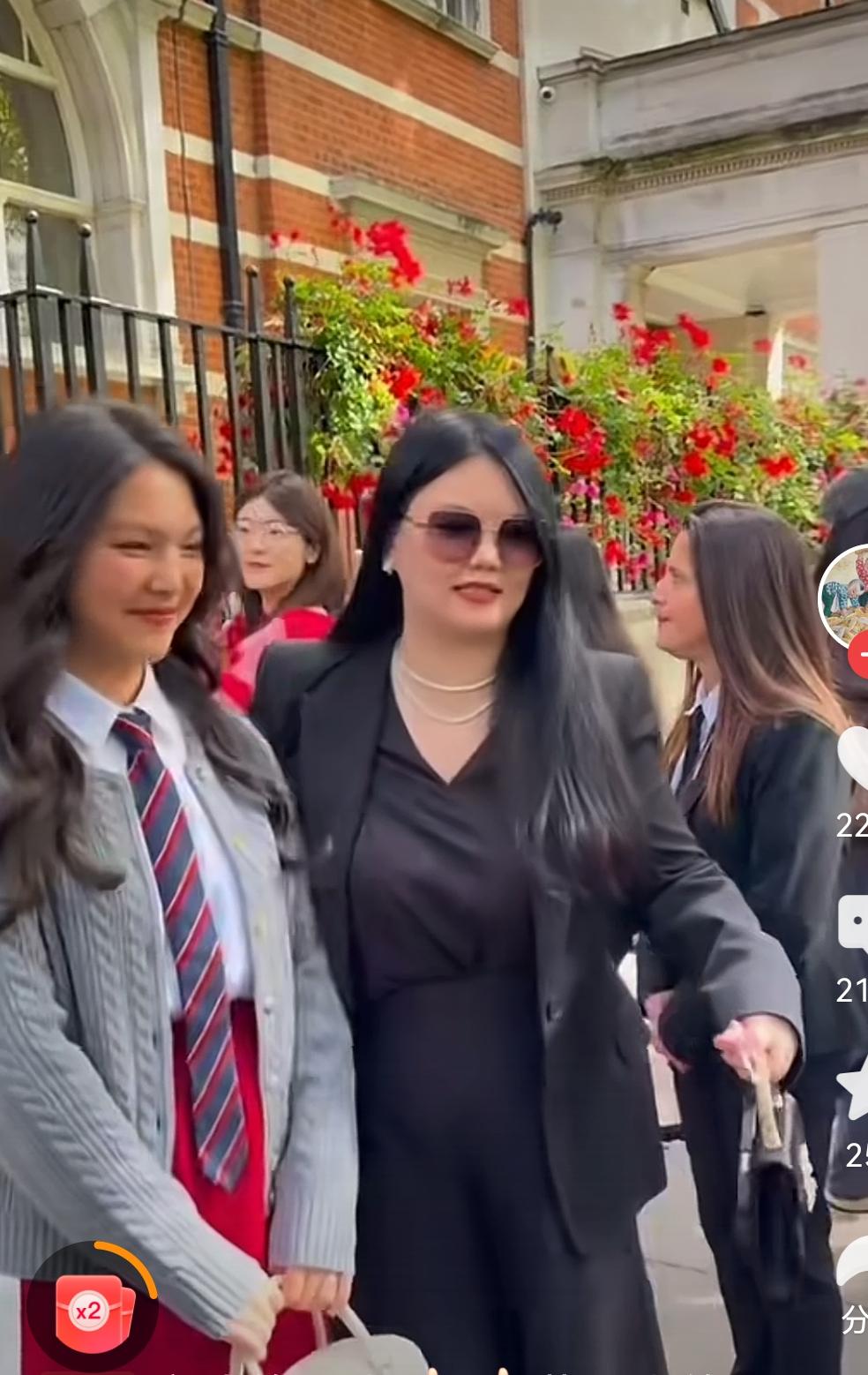 王诗龄的一路成长
说明了只有妈妈富有
才是真的
富有
富态