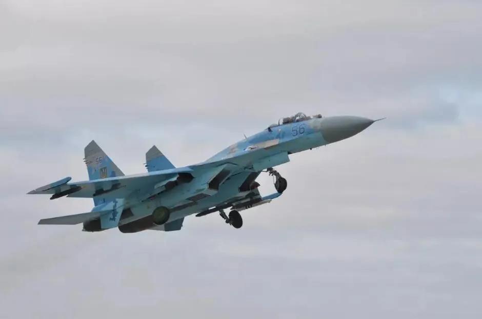 乌克兰空军的一架苏-27战斗机在扎波罗热上空被击落，但是还不知道是被俄军什么武器
