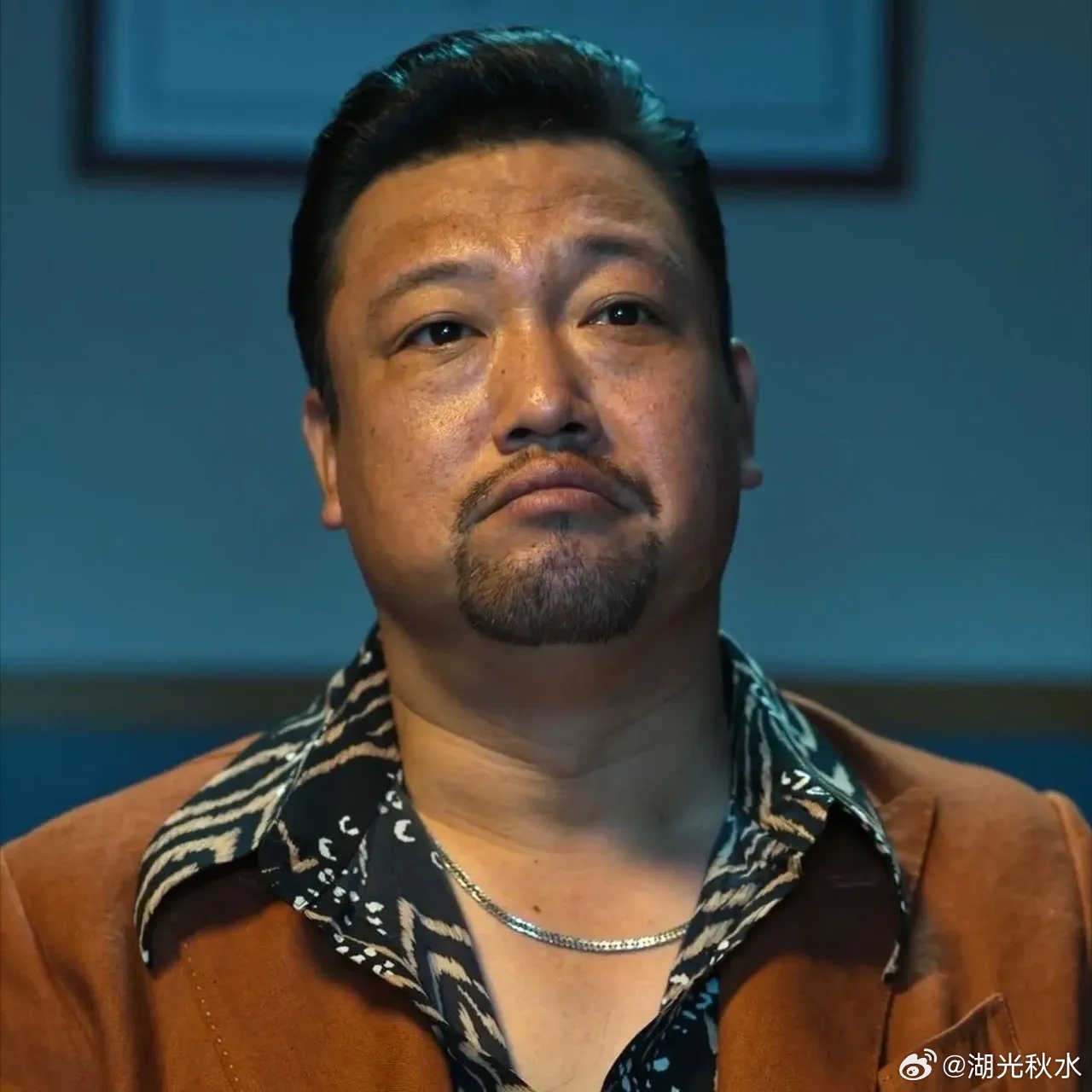 贾冰私人饭局被偷拍：熟人背刺引发信任危机近期，喜剧演员贾冰因一场私人饭局被推上舆