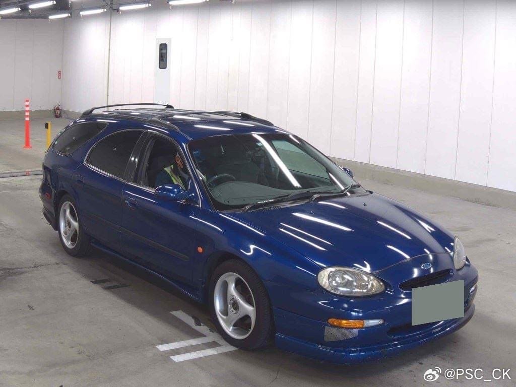 这是台Ford Taurus，它是一辆JDM，它与北美市场的Taurus并不相同