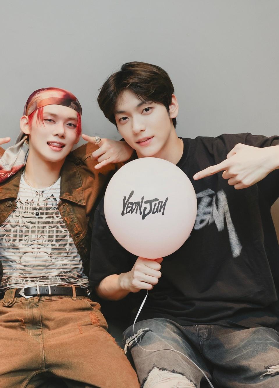 🦊🤟🏻👈🏻🐰 ​​​