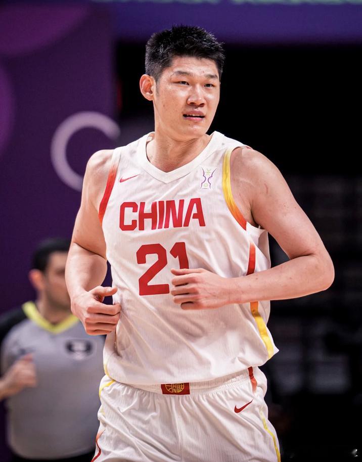 今天表现最突出的四个人：胡金秋、王俊杰、朱俊龙、高诗岩！中国男篮时隔10年再进四