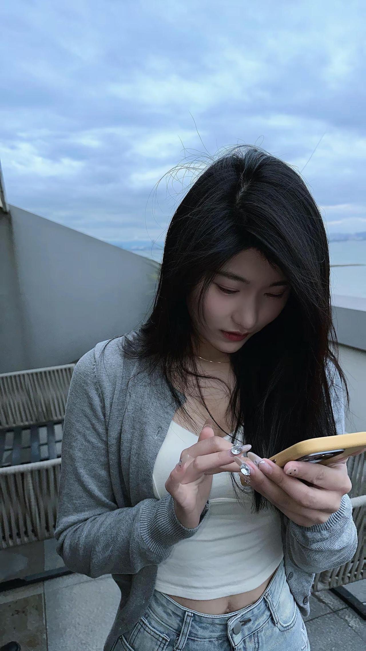 今年好好干 争取买条碎花裙，也感受一下polo衫的深情原创视频 polo衫的深情