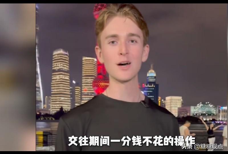这头在藏在复 旦校园里的网红水牛，因为帅，老外身份，女朋友不少，还都是倒贴的。