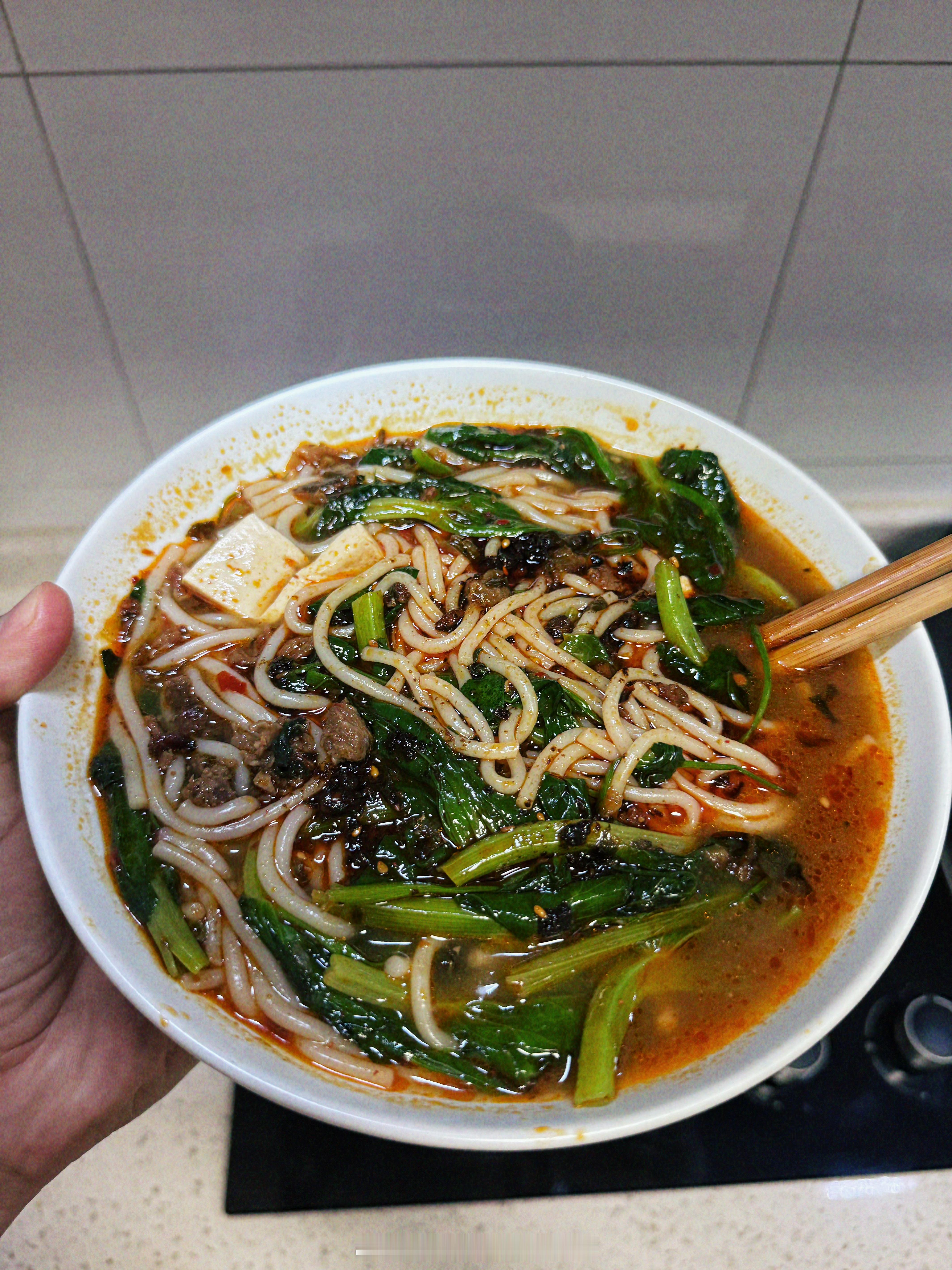 云南人的早点，煮小锅米线一定要有豌豆尖。 