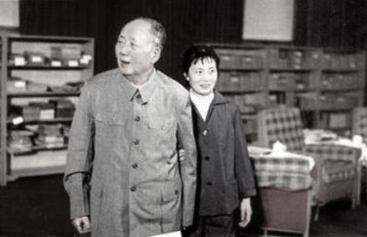 76年毛主席病重，贺子珍从电视上得知后给女儿打电话：去看看爸爸
“敏子，你现在能