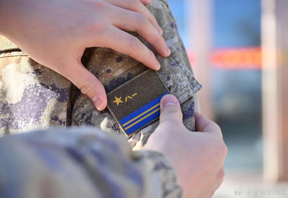 新兵种军旗臂章2026年1月1日起，中国人民解放军军事航天部队、网络空间部队、信