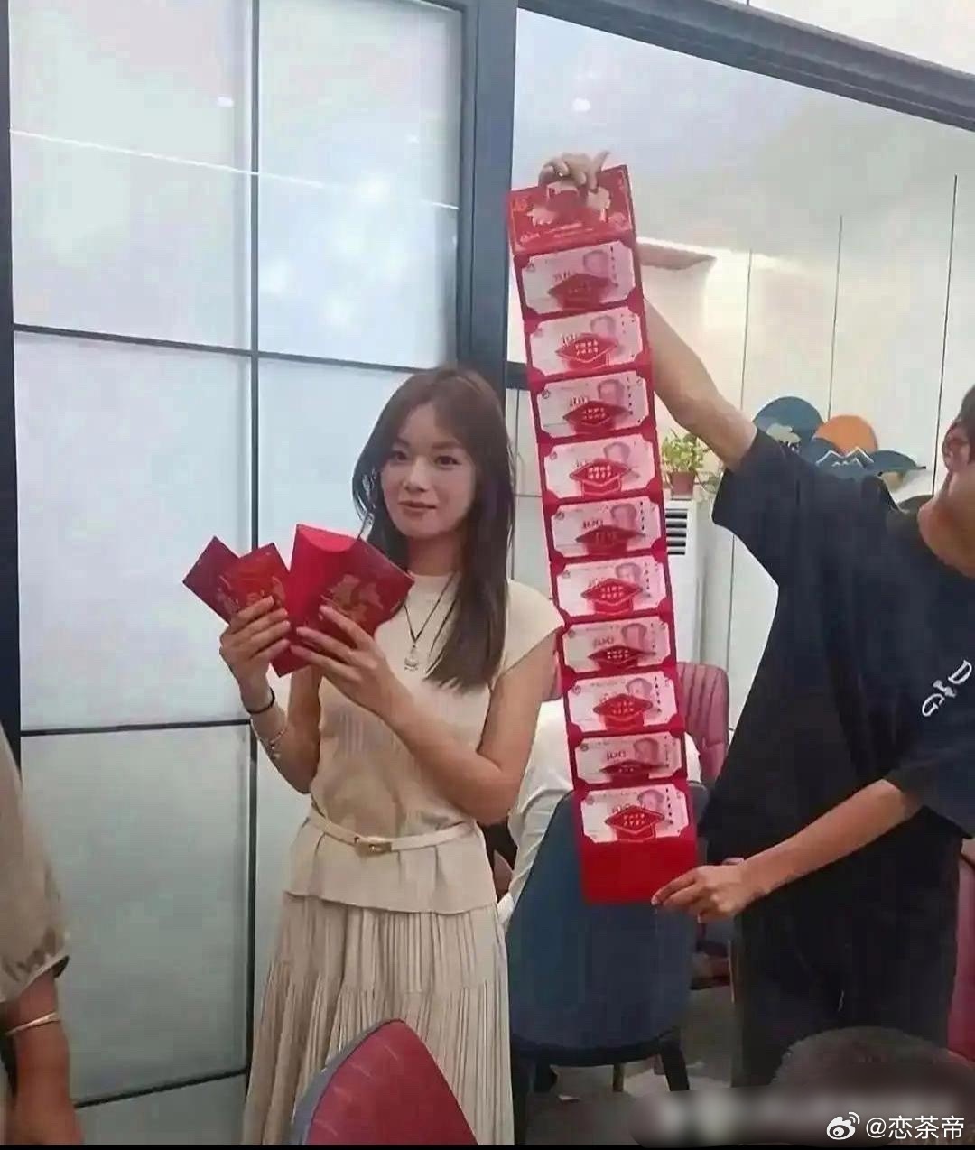 果然只要不尴尬，尴尬的就是别人。 