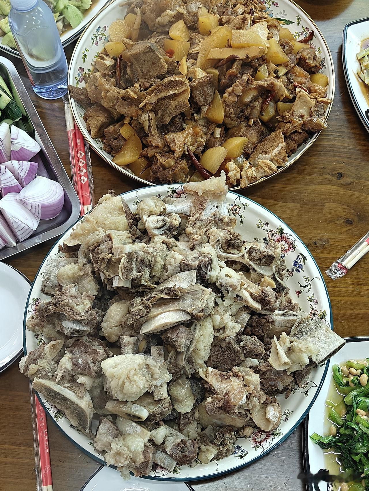 这两个菜有点太硬了[捂脸]
说实话不如找个饭店弄个十人餐吃起来更实惠舒心
昨天和