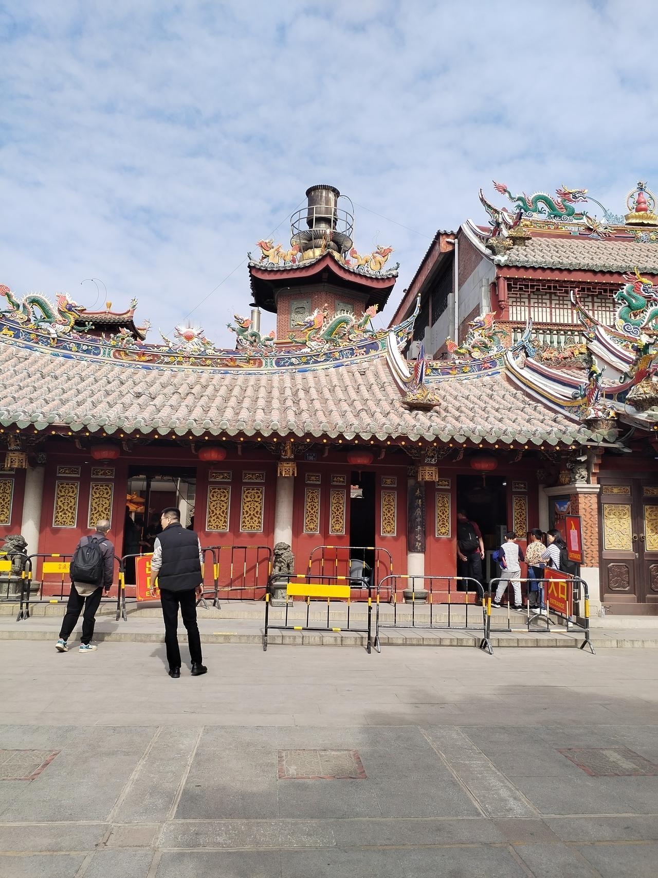 泉州旅游观光电动车，（小白龙）不管你在哪条街，去往哪个景点，招手即停，（2元钱）