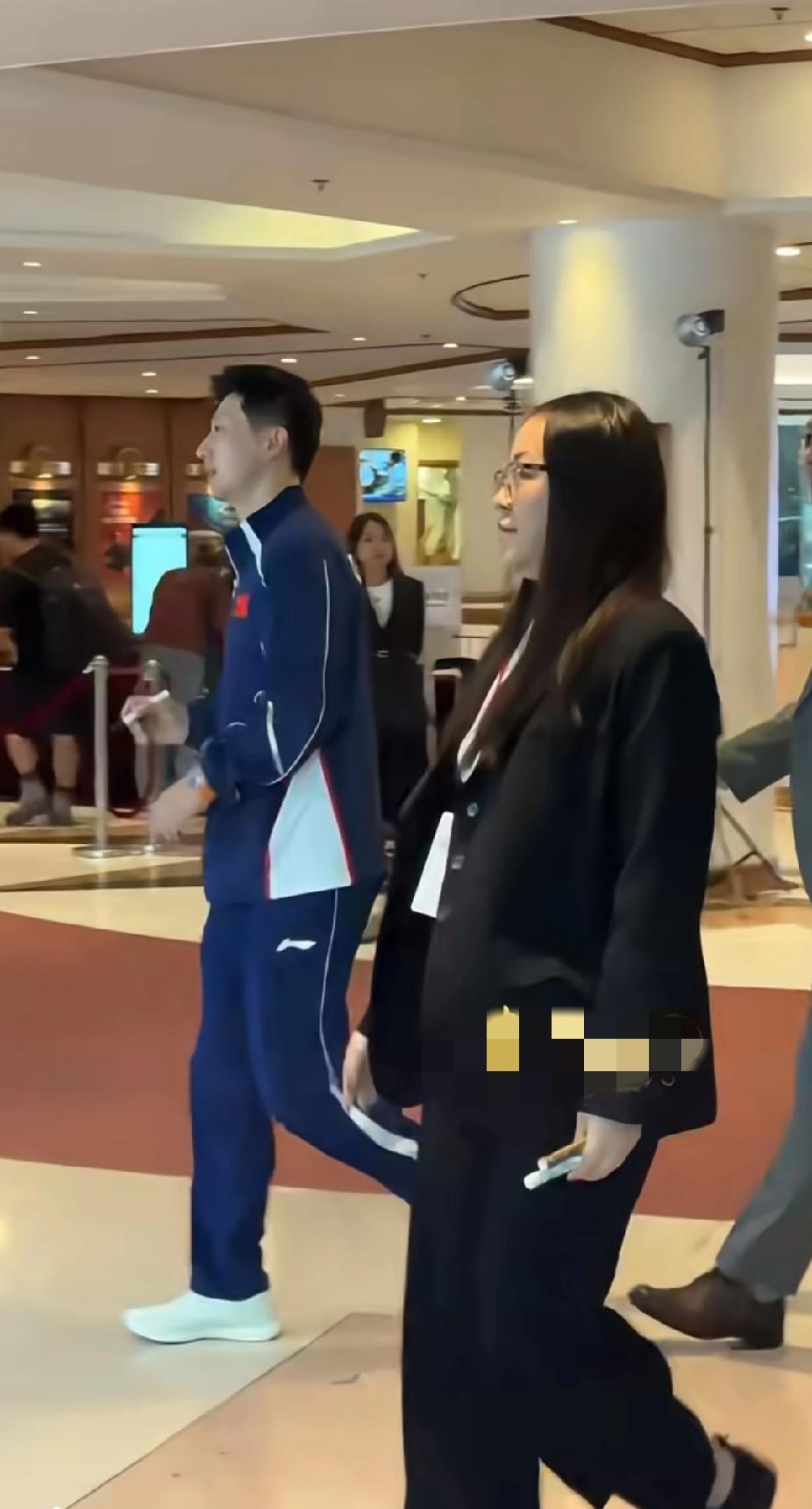 龙队空降香港理工！零酬劳赴港，只为给年轻人打气
 
今天（3月20日），咱们的“