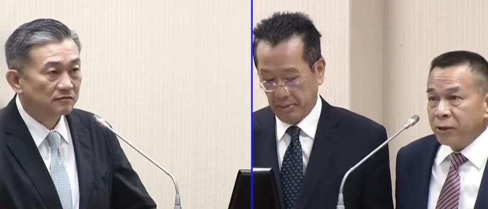 台军营长给士兵播放大陆电影《八佰》，竟然被台军申诫两次处分。民进党立委王定宇在台