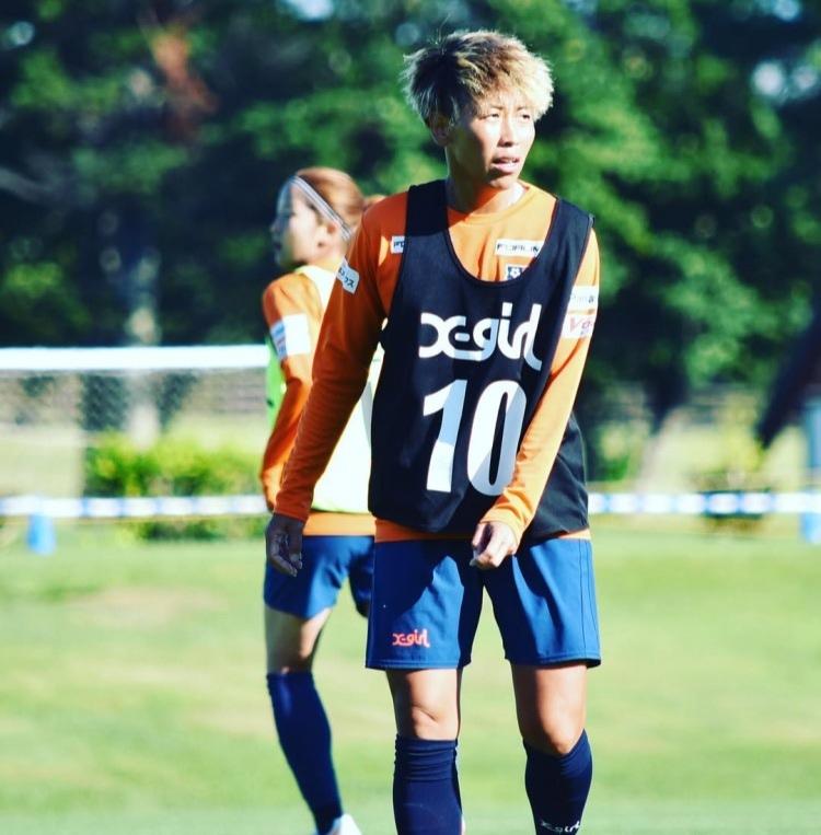 35岁的日本女足的前队员山崎円美宣布自己通过手术由女性变为男性，并已完成性别变更