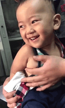 宝宝可爱死了。 ​​​