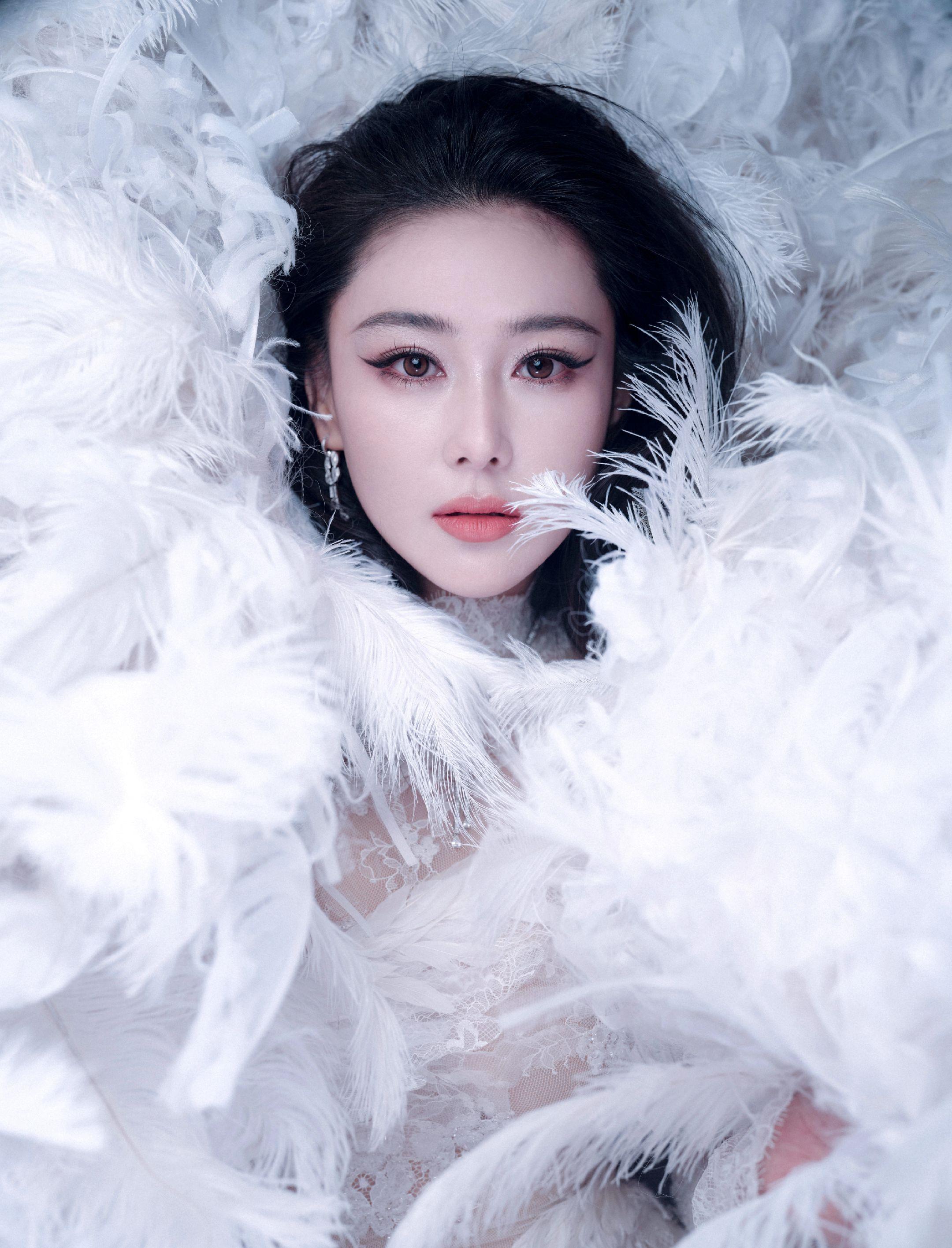 张馨予｜千年狐妖妆。顶级美貌不是盖的